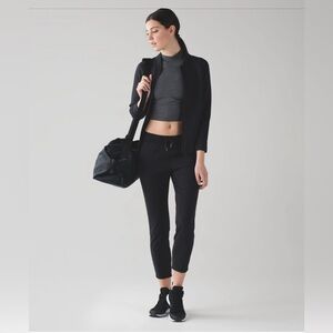 Lululemon On The Fly Pant *28"
Black (First Release) Size 4